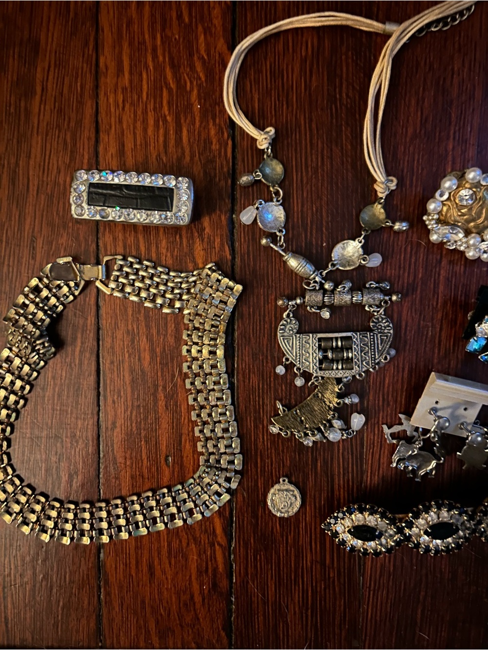 Assorted Women’s Jewelry Lot – “Junk jewelry” for crafting - Picture 8 of 8
